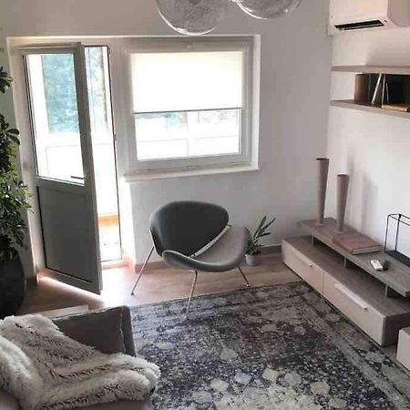 Downtown Chic Apartment ยาช ภายนอก รูปภาพ